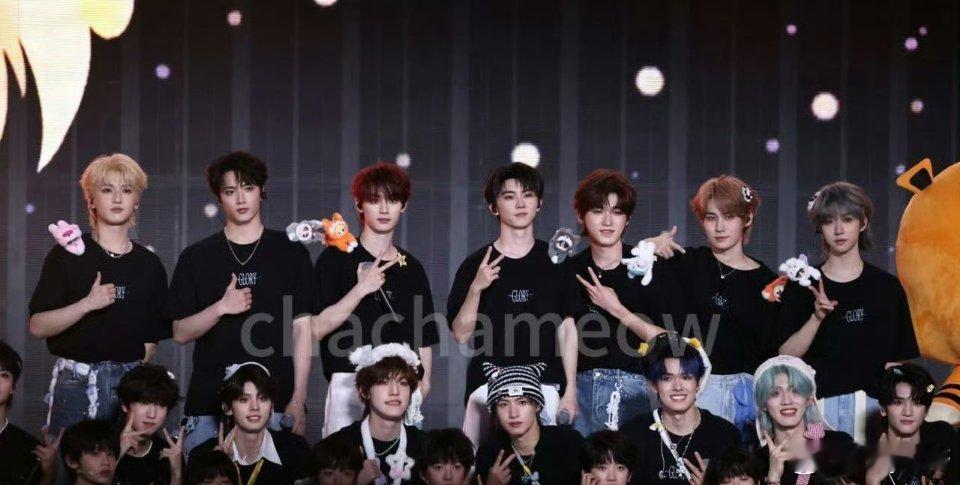 tf家族合照了tf家族54人大合照tf家族整整54个人一起合照了！！ 时团果然还