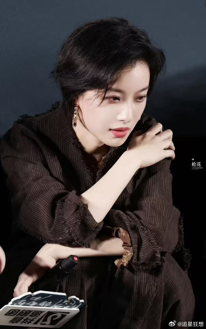 倪妮2集哭了15次隐身的名字 倪妮的哭戏主打一个“润物细无声”，没有夸张的肢体动