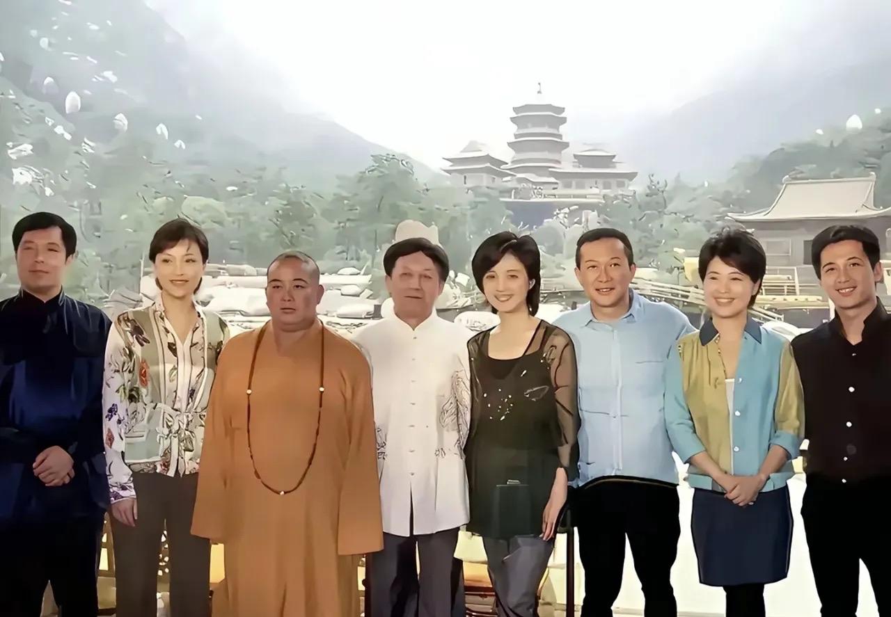 2007年，河南嵩山少林寺，一众文化学者、知名主持人、文艺人士齐聚少林寺交流座谈