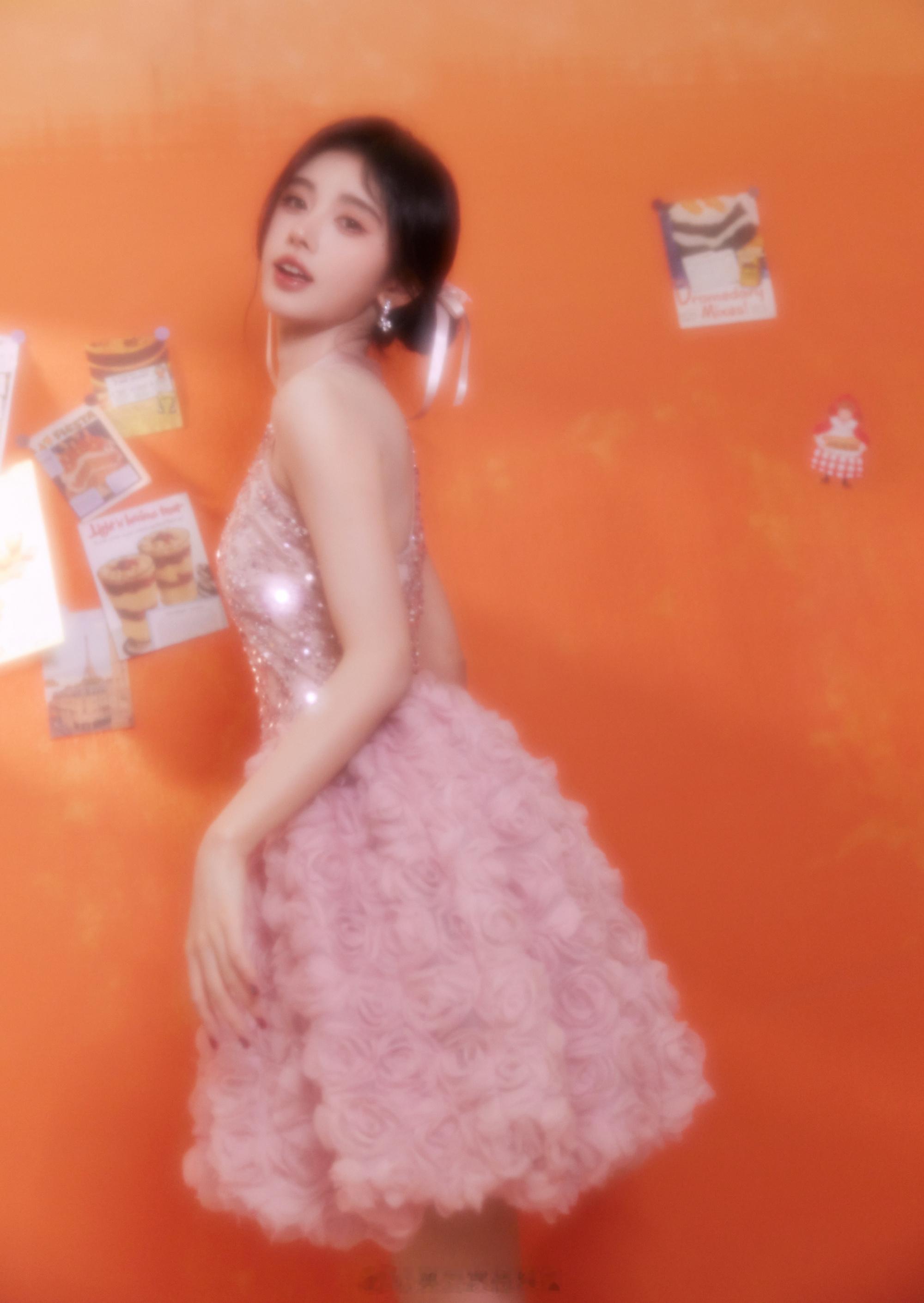 鞠婧祎甜色系朦胧感大片 ​​​
