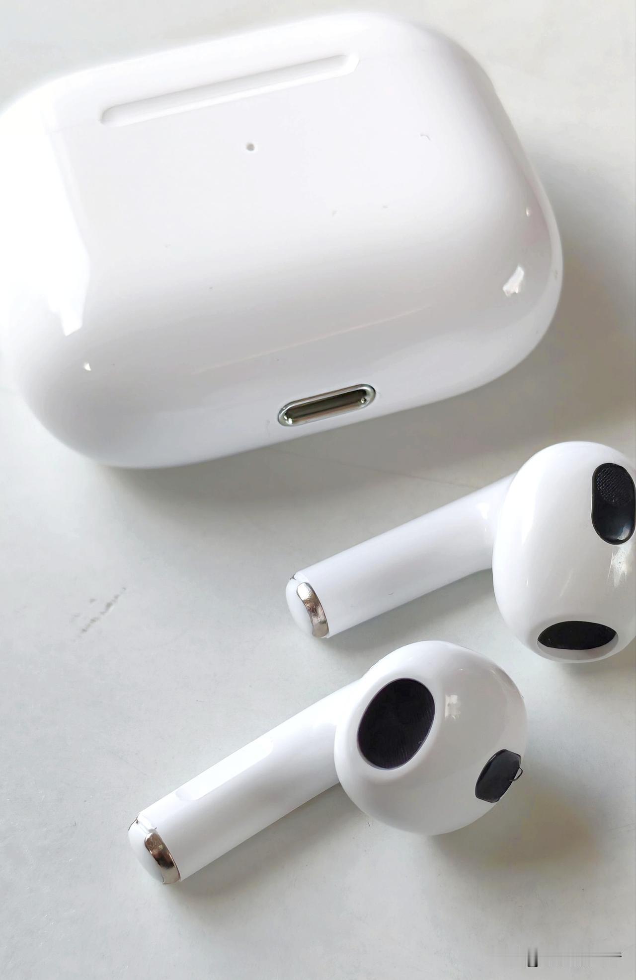 中国的工业品有多便宜？
赶火车忘记带耳机了，在车站附近小卖部买了个蓝牙耳机，要价