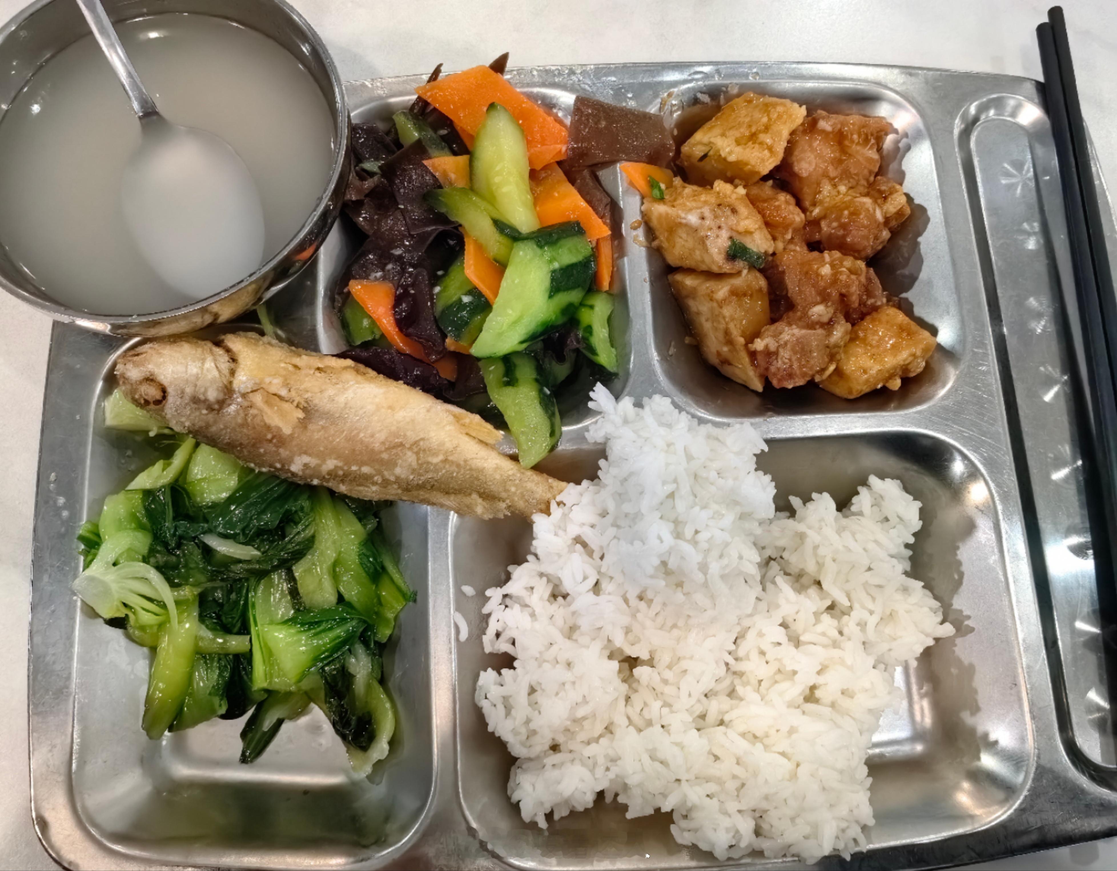 🥺真的即将离职了，最后一顿食堂啦，以后再也吃不到两块钱就能有四菜一汤的饭了呜呜