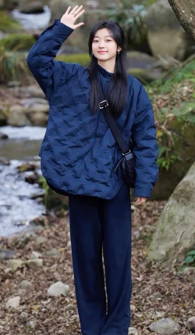 孙千｜每个她都闪闪发光
她打破定义 女生氛围感 孙千 松弛自由感 散发光芒的她 