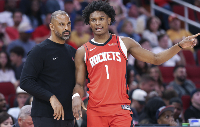 今日火箭主帅乌度卡在球队训练结束后接受了媒体采访。记者：“申京经常是那个在罚球线