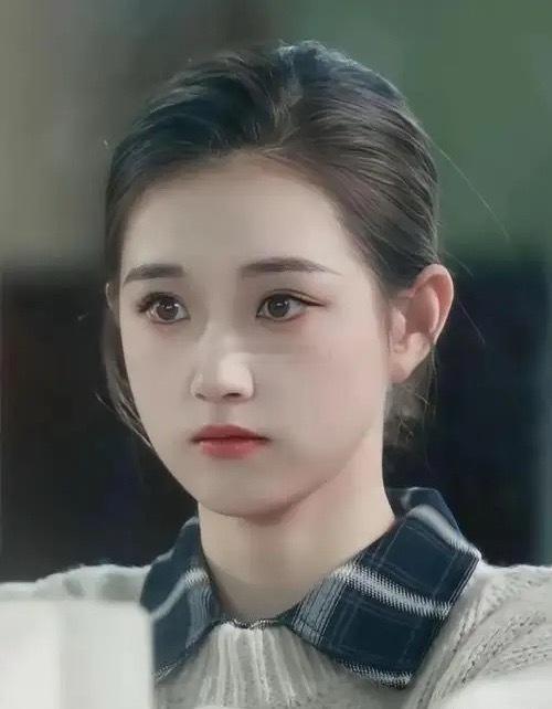 郭宇欣没能大火原因很简单不是她长得不行，也不是她演技一般，而是困在短剧圈层、人设