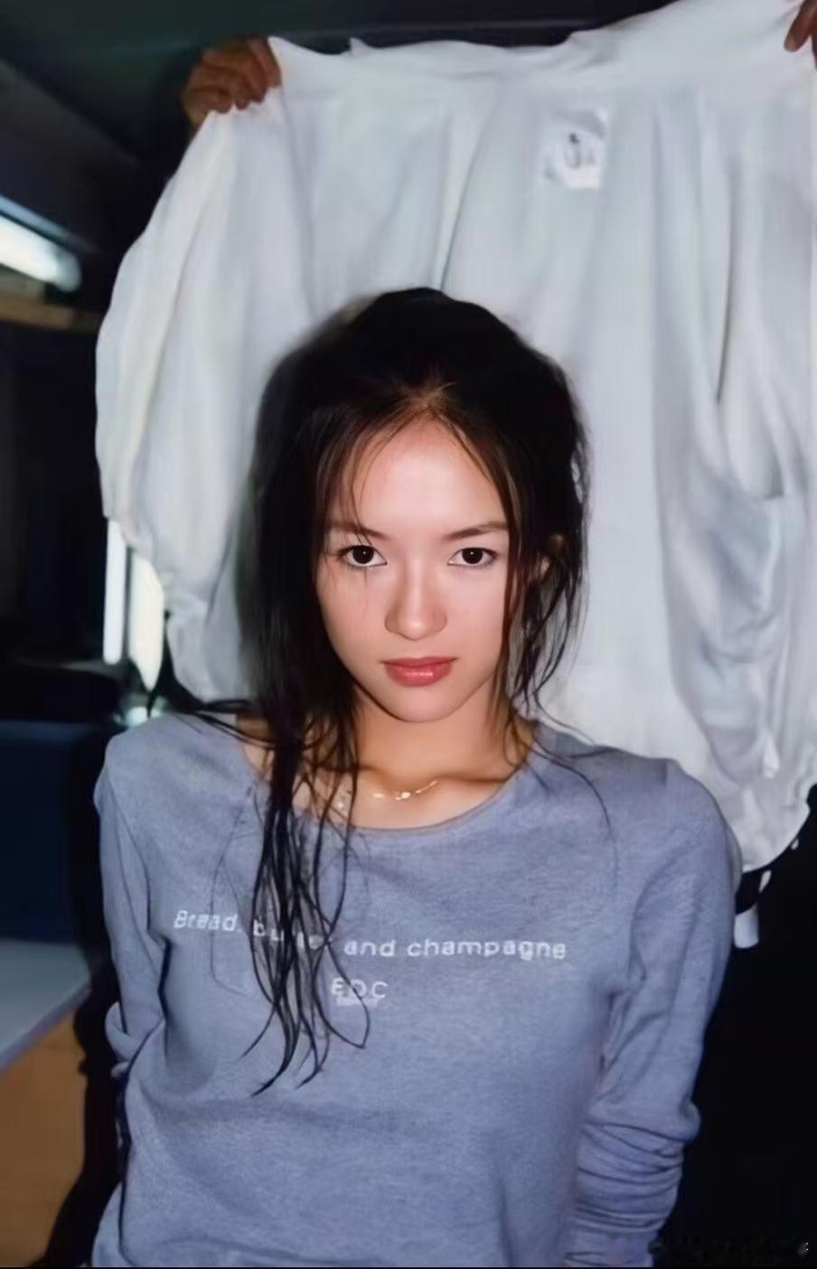 她的美像一柄出鞘的剑！ ​​​
