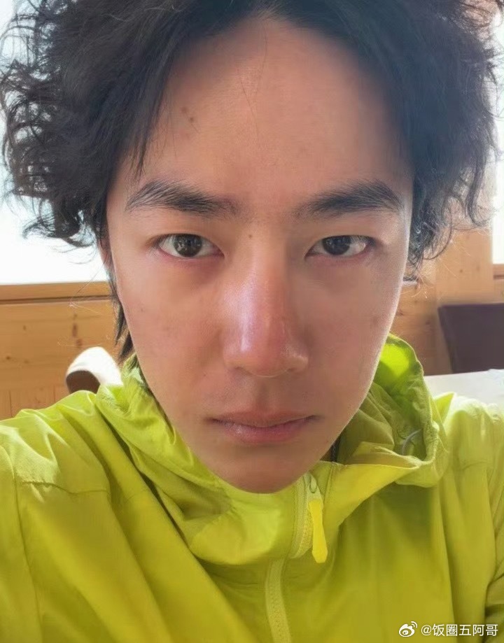 王一博ins素颜自拍已经放弃了吗？ ​​​