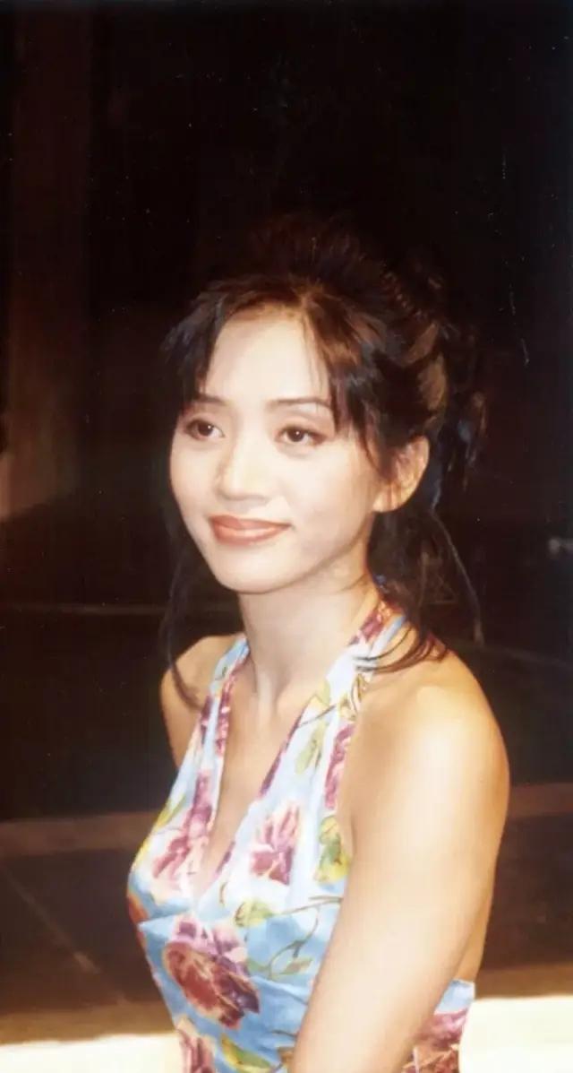 据香港媒体报道，梅艳芳的母亲今天已经去世，享年102岁。
梅艳芳去世之前曾立有遗