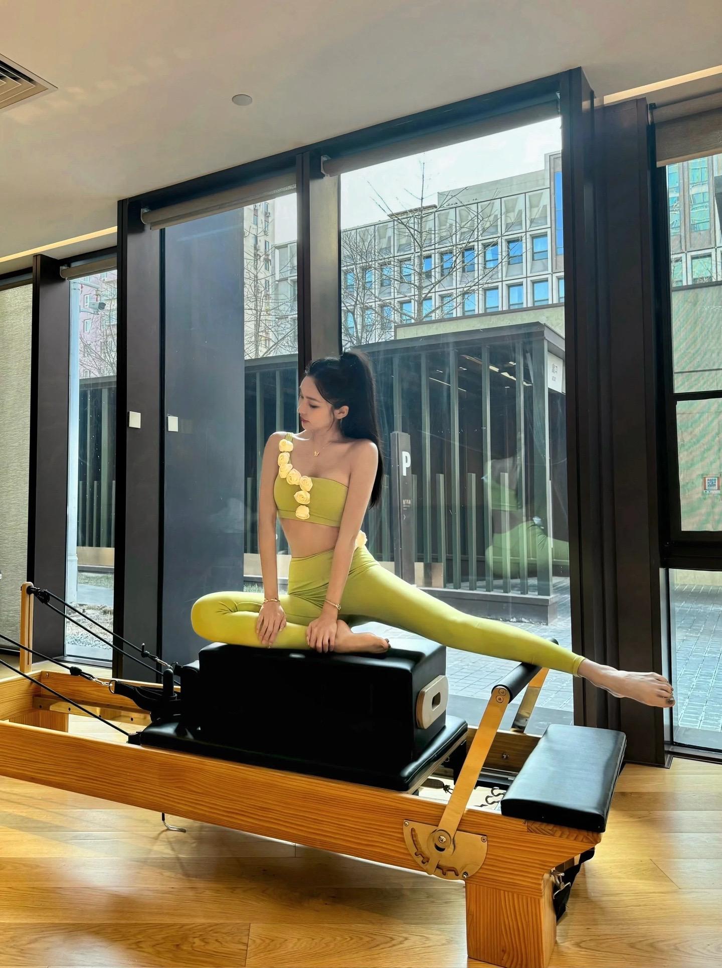 简约又性感的辣妹穿搭 御姐 🔥辣身材 美出高级感 完美身材