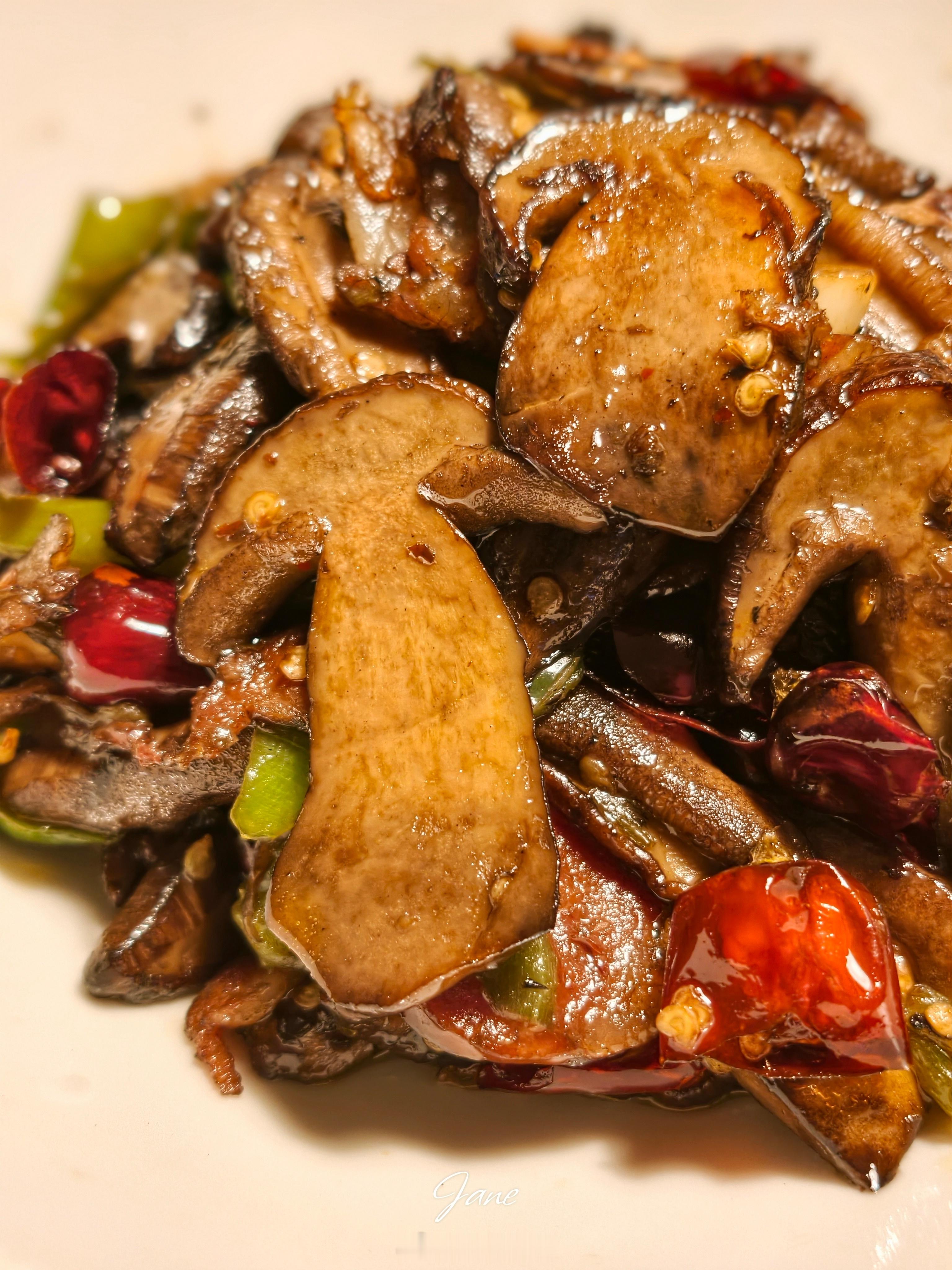 离家一周，没有什么大志向的我，每天能吃上自己做的食物，算一桩了不起的福气。 我的