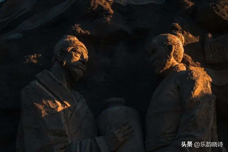 典故中琴师伯牙与樵夫钟子期因琴音相知，钟子期是唯一能精准读懂伯牙琴声里“高山”“