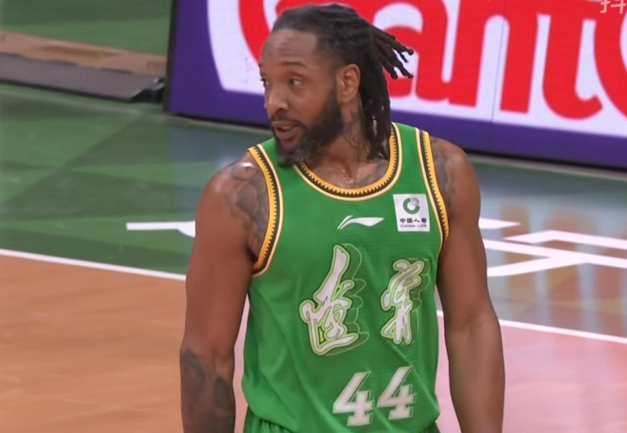 CBA第四轮辽宁主场90：88战胜了宁波，本场比赛辽宁能赢下来，主要在于篮板球比