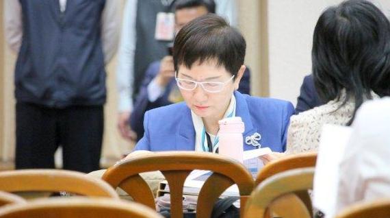 庄翠云：台湾经济基本面良好 台股重挫国安基金是否进场不松口？
台湾地区股市波动剧