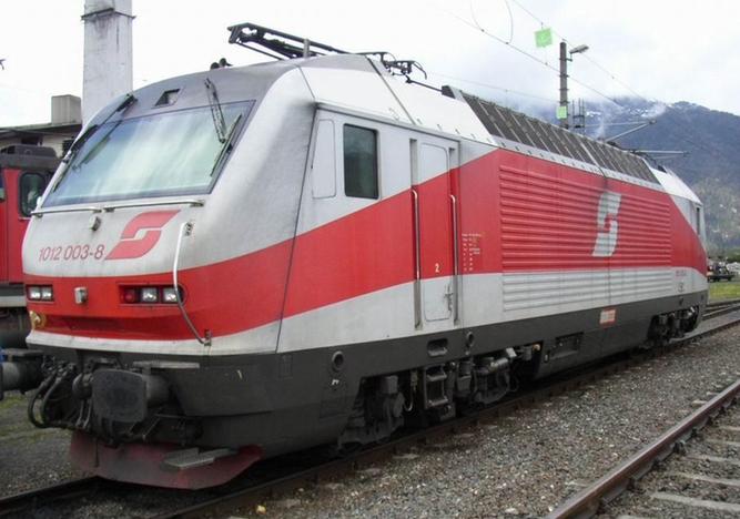 奥地利联邦铁路（ÖBB）1012型003-8号电力机车‌。

该型机车是1997