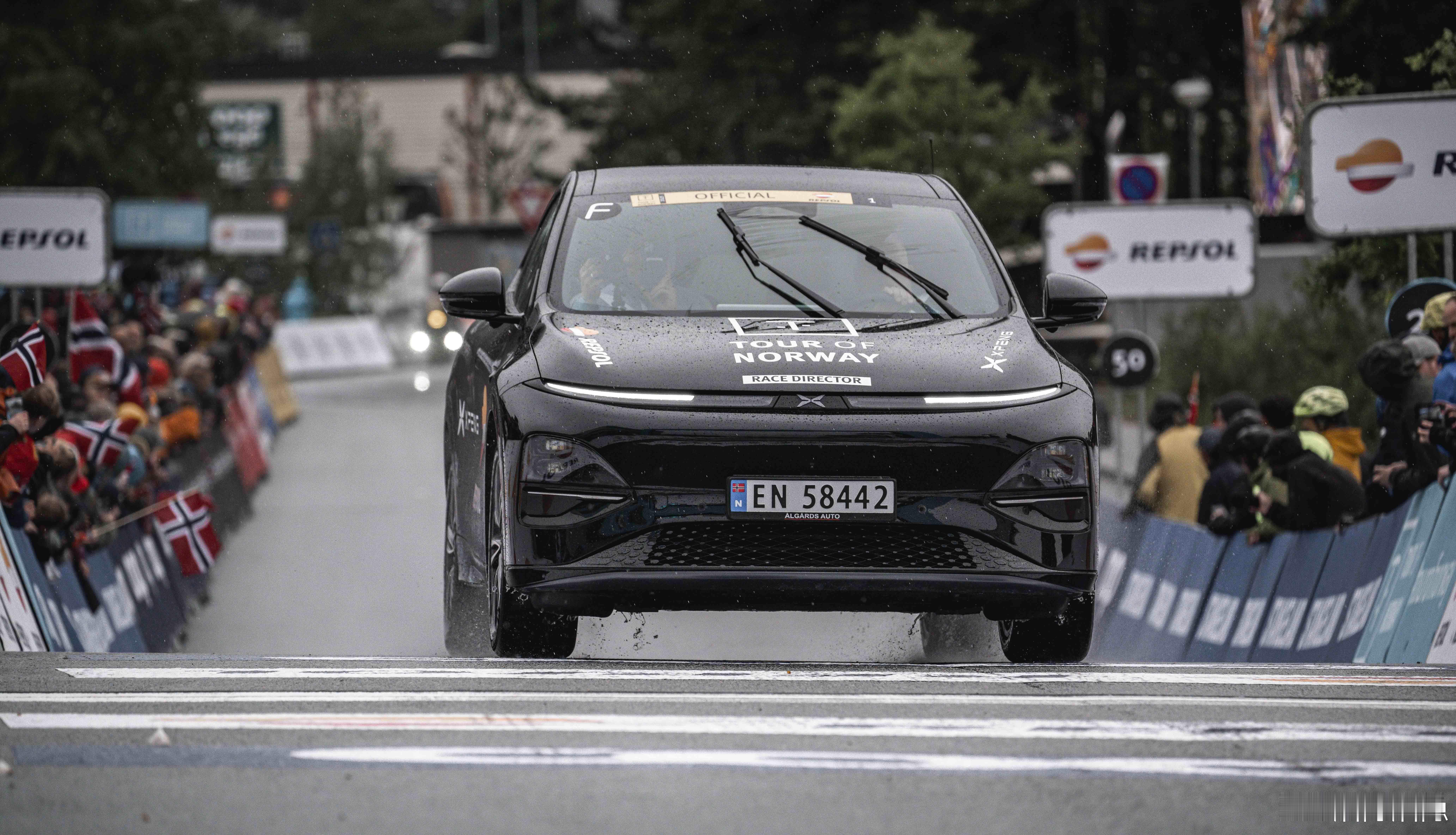 小鹏G6和G9成为2025年挪威环赛唯一指定官方用车，这是该赛事第一次全部使用纯