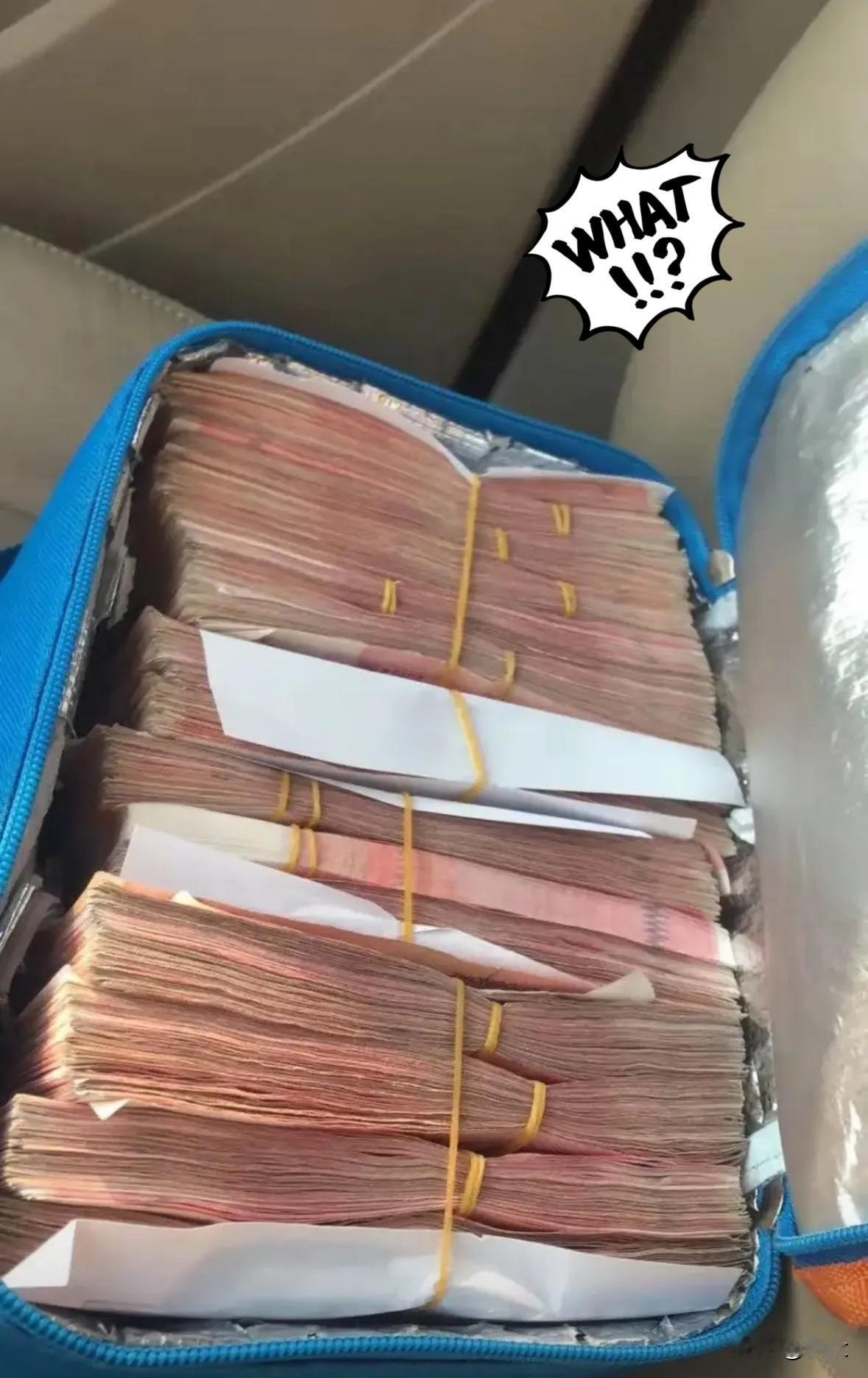 香港宏福苑大火，
毁掉了多少赢家，
朋友的父亲最痛苦，家里值钱的全烧了，攥着50