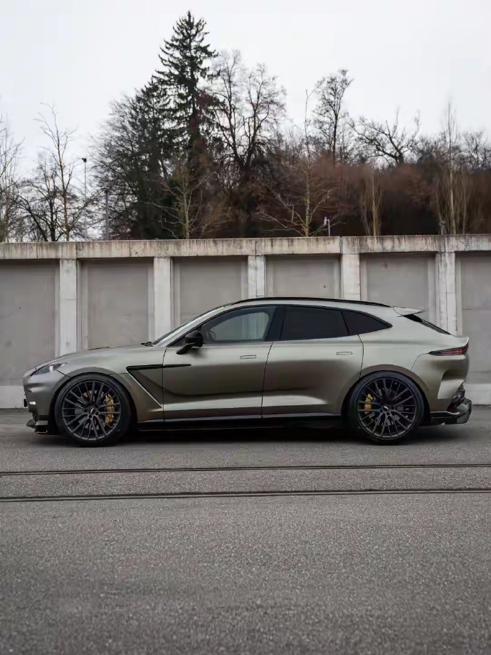 汽车 阿斯顿马丁DBX707！一款极致的性能SUV！一台能把优雅刻在骨子里的车！