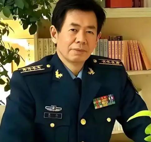 网传空军大校戴旭曾大声表示，美国正在通过控制中国教育，培养亲美洋奴，其通过留学、