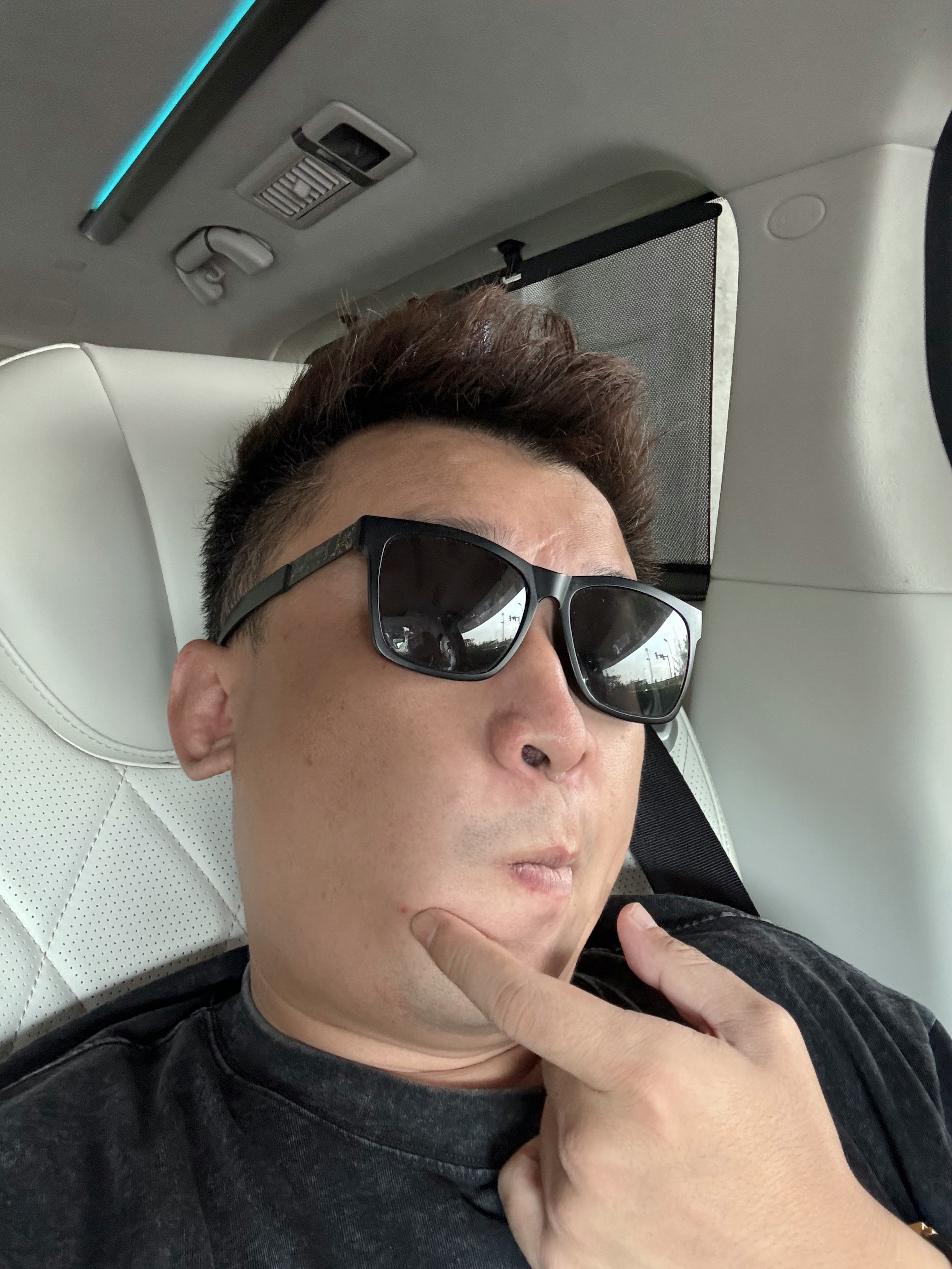 昨天看完火箭发射已经凌晨4点多，那会儿巨困。5点多到酒店，丸辣，精神了，一直到早