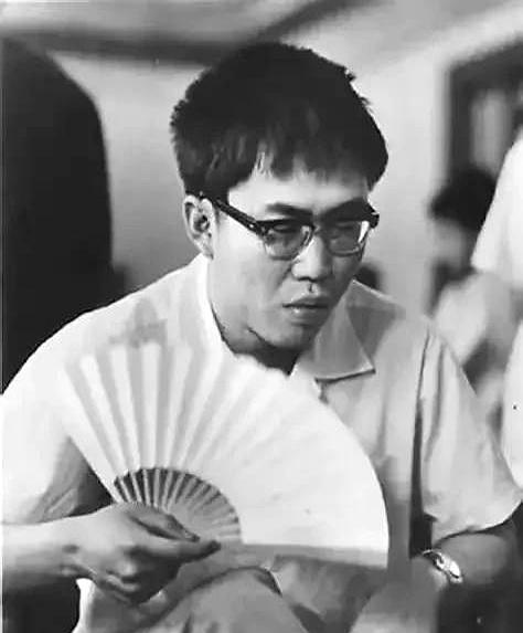 只差一局，40万美金飞了
 

1989年，聂卫平2比1领先韩国曹薰铉，后两局改