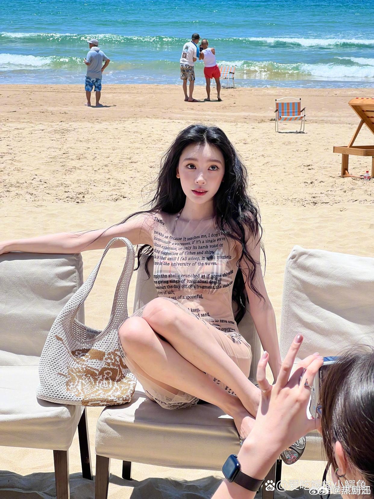 易梦玲真的是行走的衣架子，身材太好了 