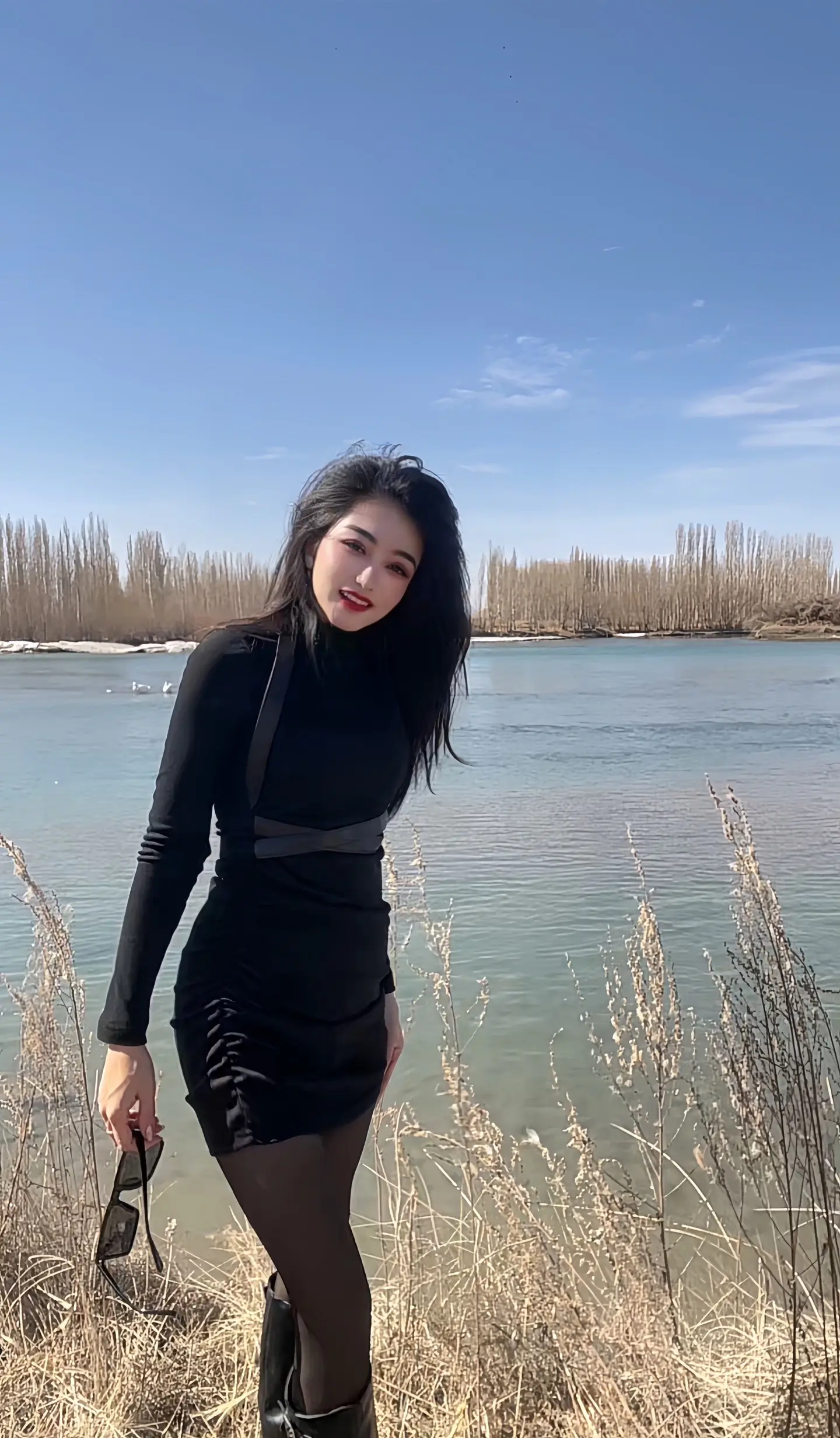 从今以后，我就珍惜两种人，一种是没有义务 却陪着我的人，一种是没有利益...