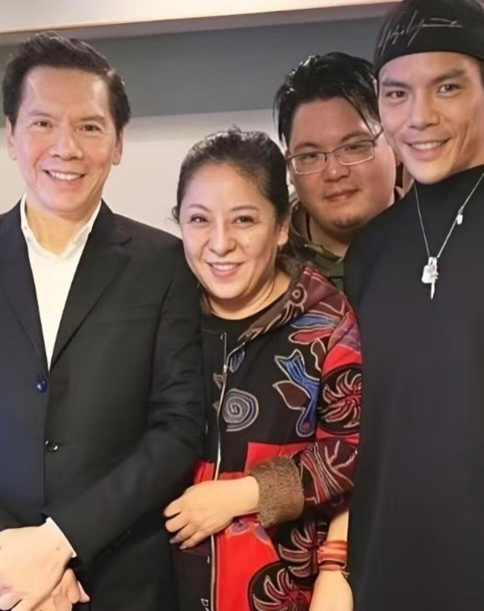 向太回应遗产不给儿子真实原因感觉就是这么说说遗产不留给孩子留给谁 