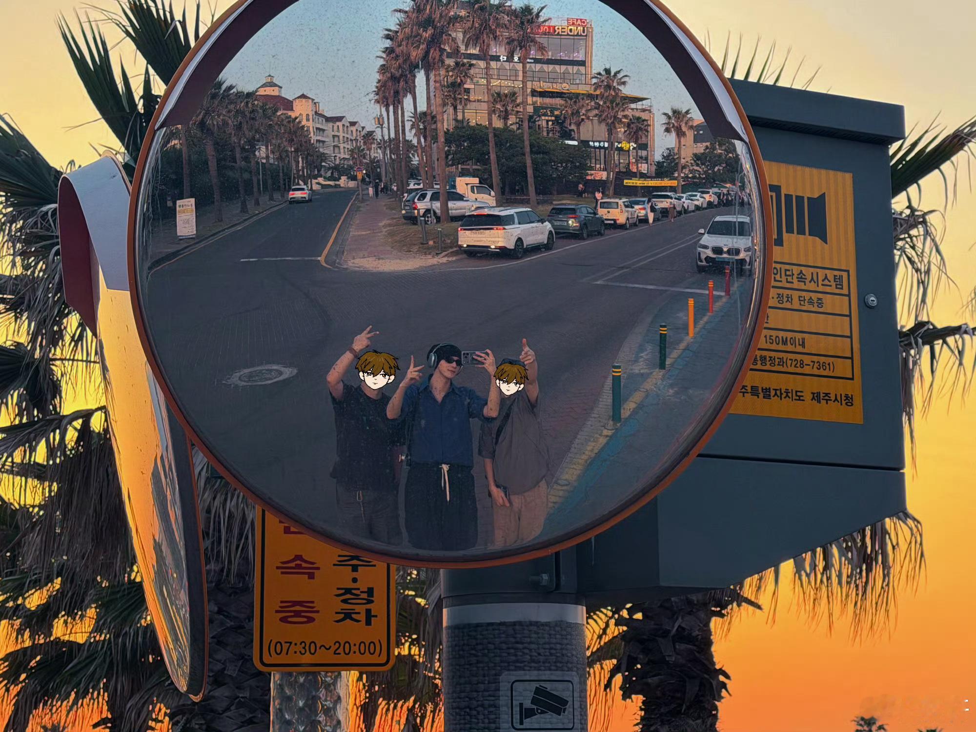 展轩该见面了展轩更新韩国旅行plog📸分享落日🌇街头，耳机+蓝衬衫穿搭好帅！