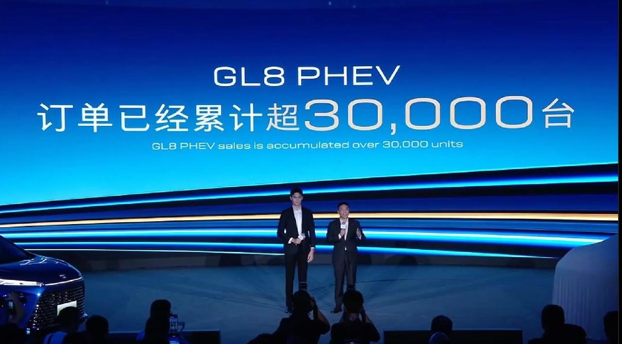 25年来，别克GL8家族不仅在销量上持续领先，更以出色的品质和创新精神，塑造了M