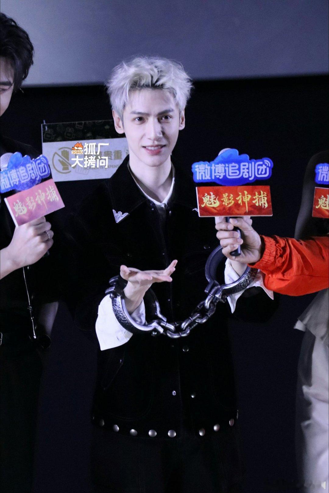罗云熙说土味情话好霸总 谁能拒绝这种反差名场面，罗云熙拿着银票，妥妥青阳公子降临