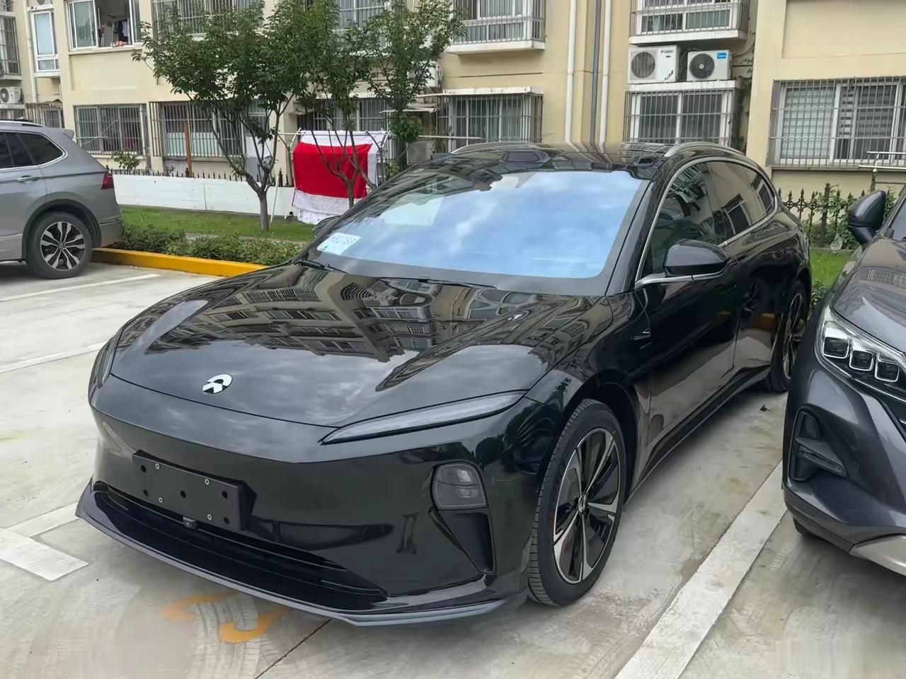 大v聊车只为与你在未来相拥蔚来汽车短片文案当春与夏碰撞交融我们在光与影的极速变奏