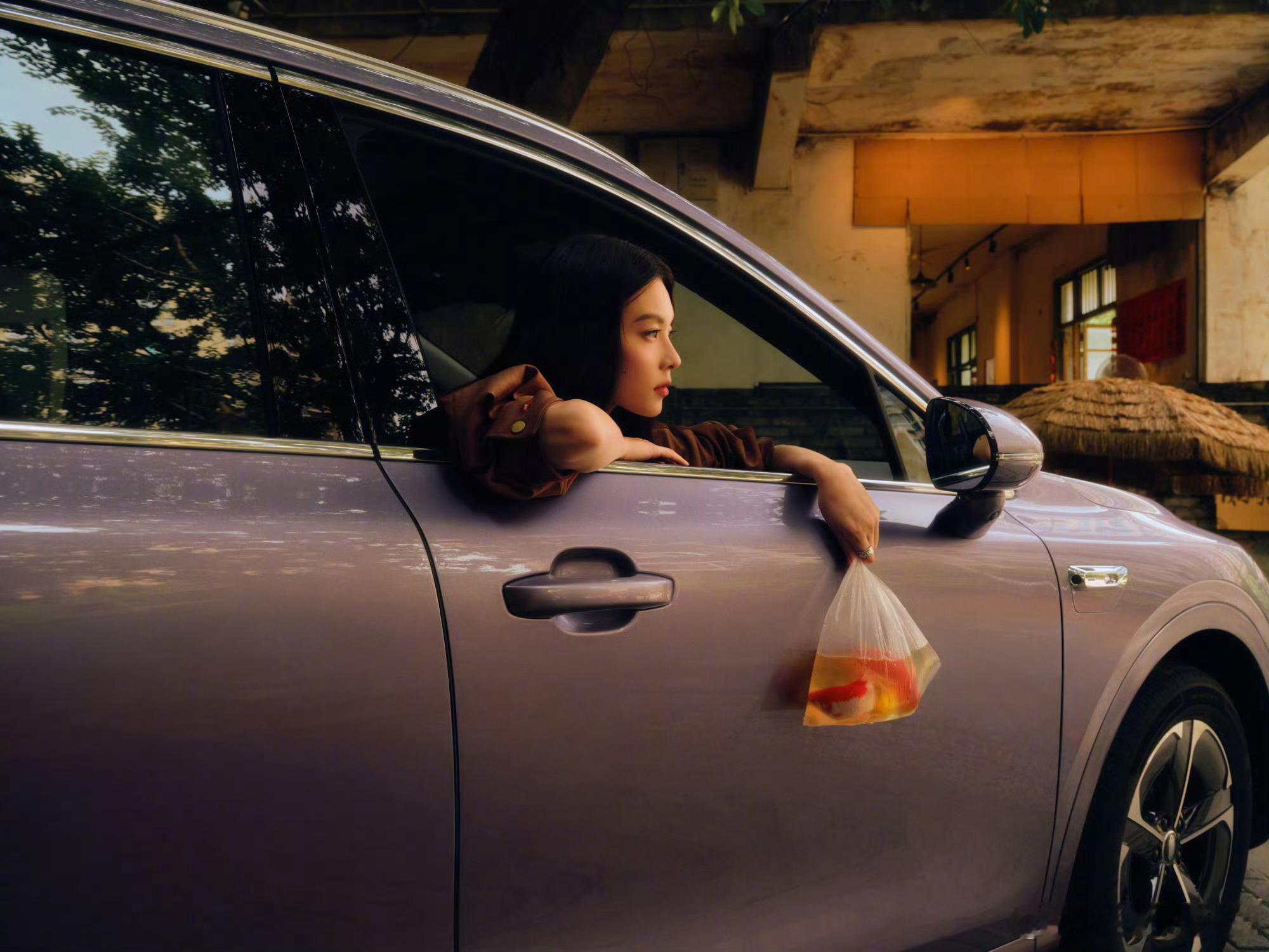 新车电池为何越做越大汽场全开大v聊车 在早期电车普及的时候，很多人都有里程焦虑，