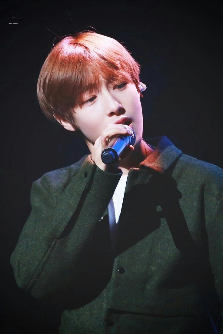 黄仁俊[超话]   hrj  黄仁俊  ☃️冬天来一颗焦糖板栗 