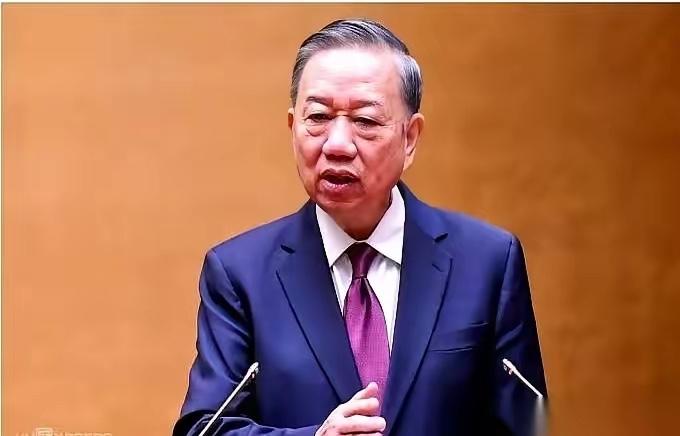 这场会开得，跟提前打了霜似的，冷。

越南那边刚搞完"两级地方政府"一周年总结，