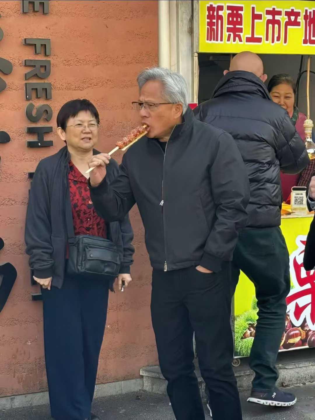 黄仁勋接地气，可以学习！