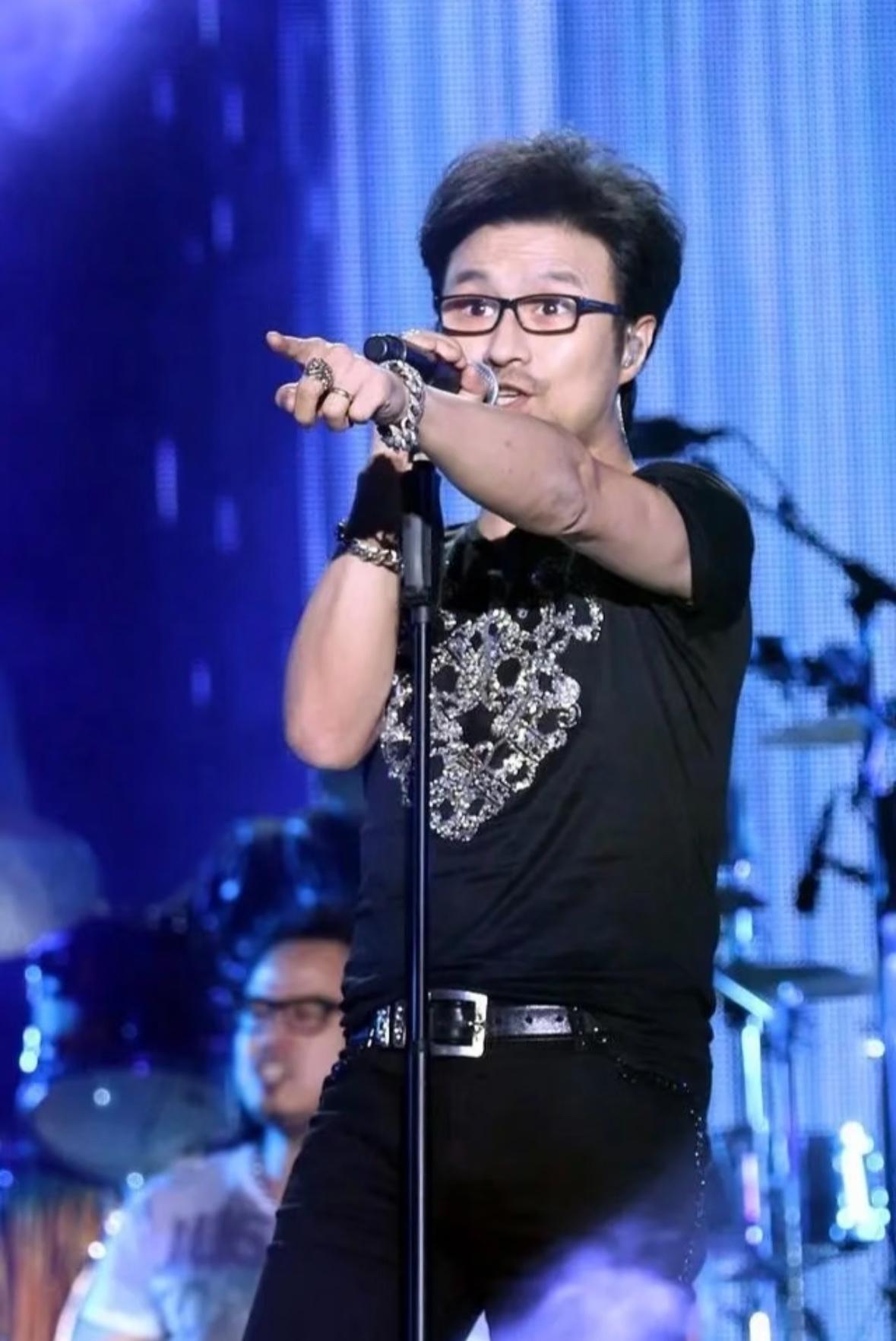 天，汪峰这瓜又来了！
我差点一口奶茶喷手机上。

他前任葛荟婕直播爆料，说自己当