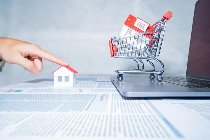 日子过得紧紧巴巴，但我没有穷困潦倒。
有房无贷款，没有负债，没有子女操劳，没有家