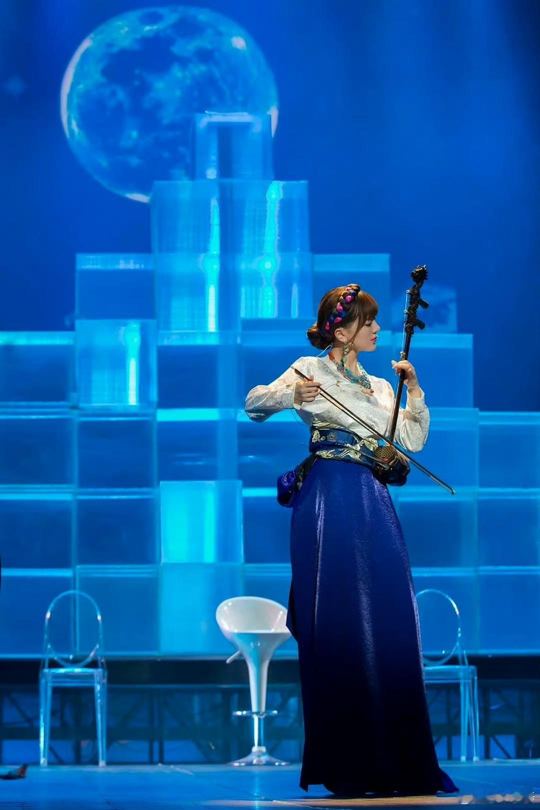 阿兰《光渡》打破国风边界！以世界音乐为舟，载东方哲思远航。伯克利才子熊汝霖倾力制