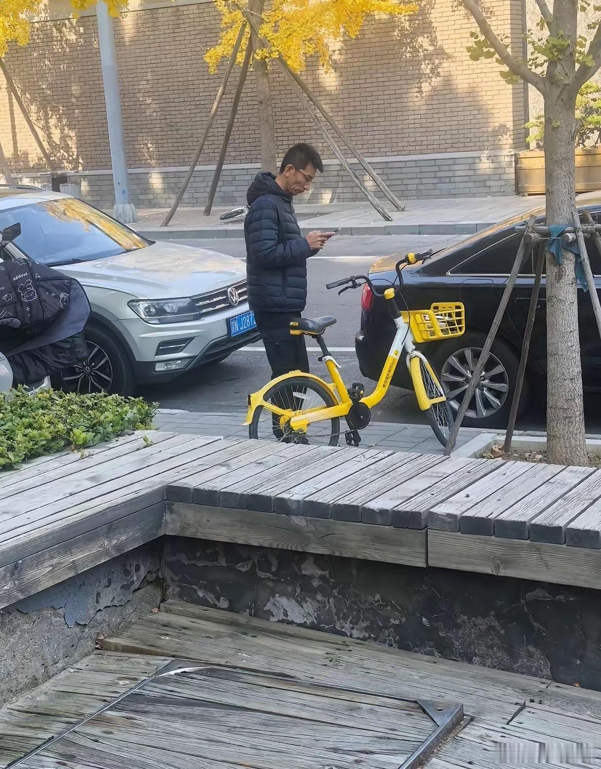 没有新东方和孙东旭早年的平台，可能确实难有董宇辉被大众看见的契机 ；但反过来，没