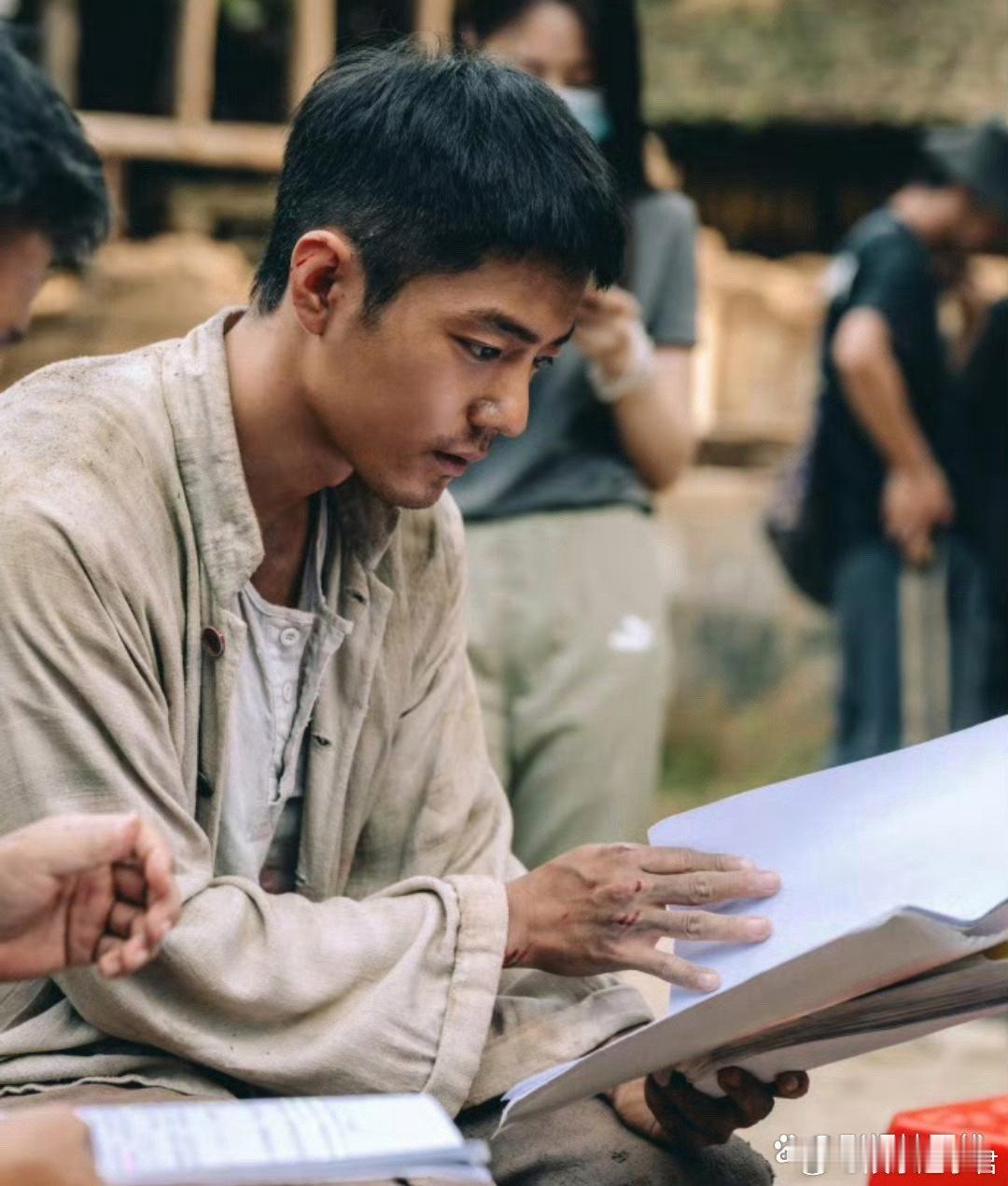 侯鸿亮发长文回顾电影《得闲谨制》创作，特别感谢了肖战、彭昱畅、周依然、杨新鸣、尹