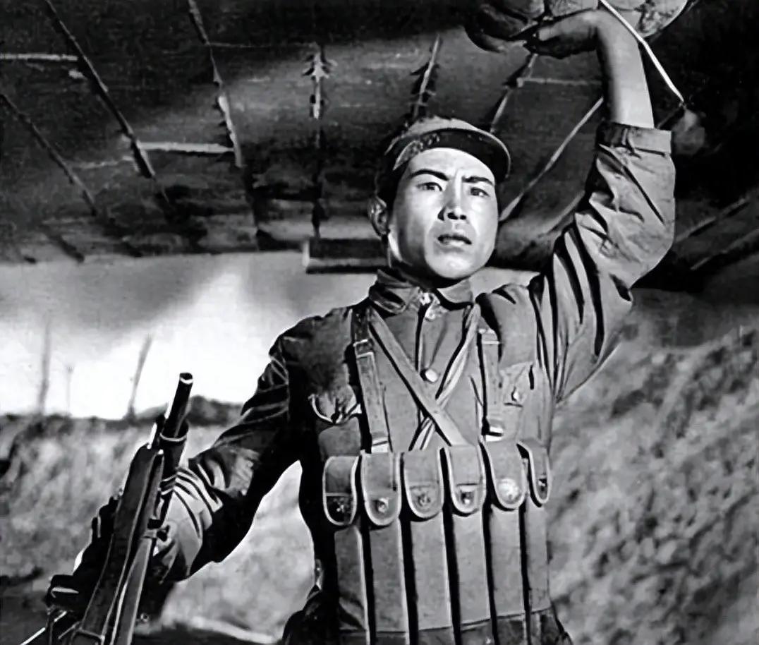 1948年的解放隆化战斗中，董存瑞牺牲前高喊的遗言，并不是“为了新中国，前进”！