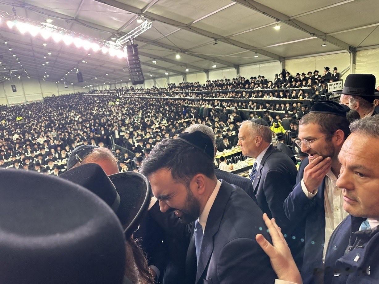 最新消息：纽约市即将上任的市长佐兰·马姆达尼今晚在盛大的萨特玛活动中受到数万名反