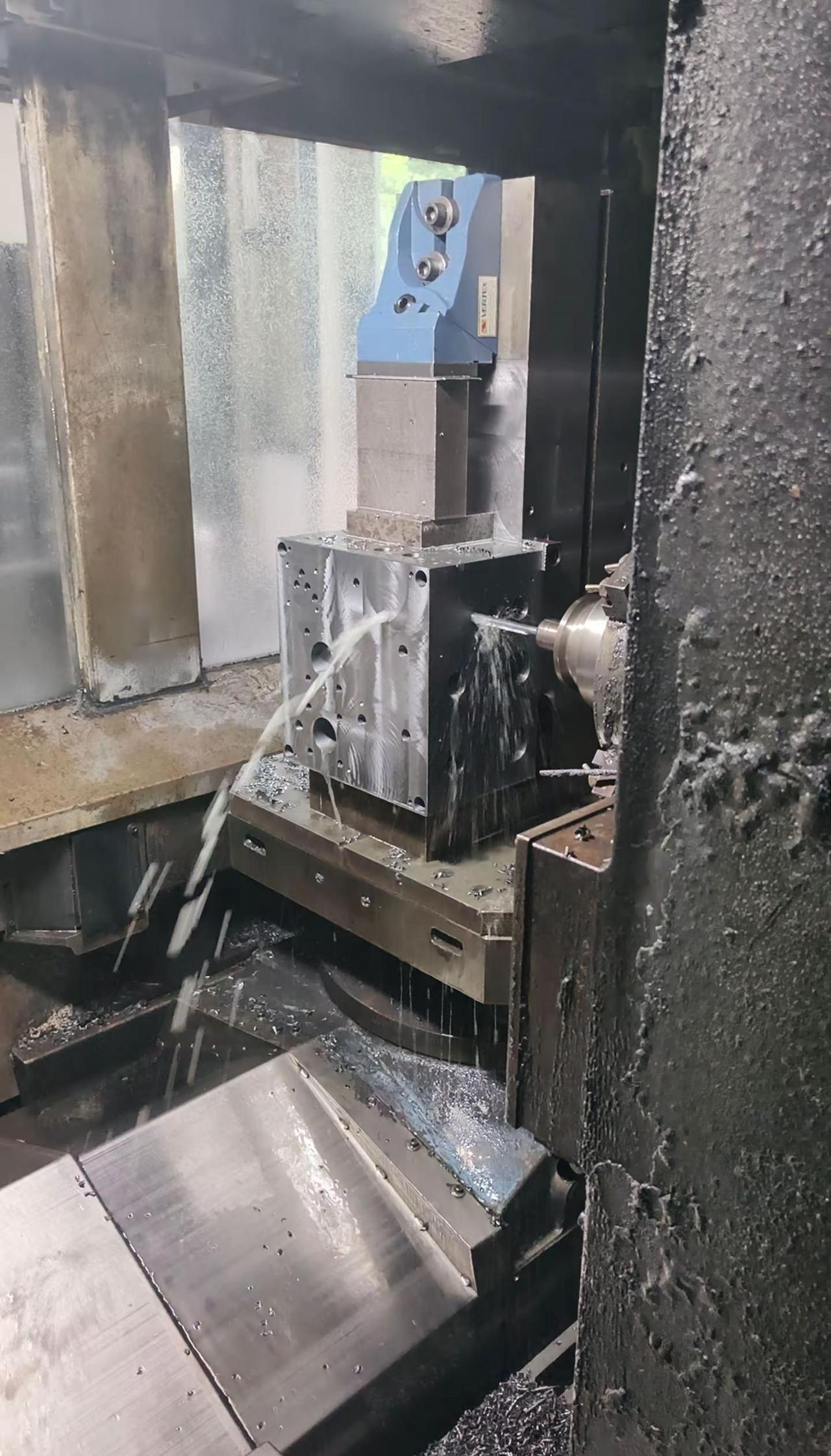 后来才明白，绝对服从你的只有CNC，无需磨合不必沟通，输入代码的瞬间，每一次刀路