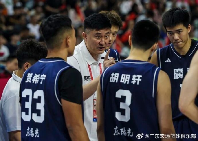 胡明轩说交叉赛强度大 胡明轩昨晚砍下14分4助攻2抢断！ ​​​