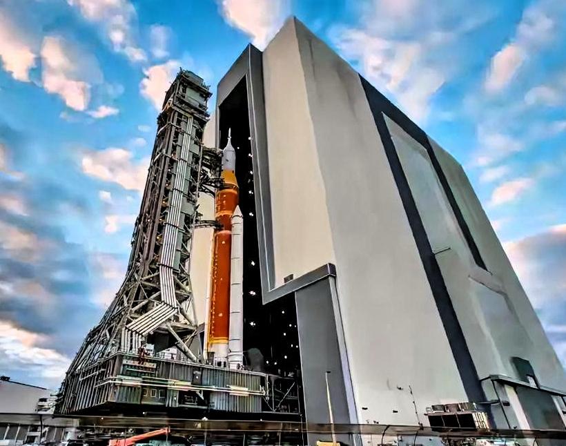 雄心万丈折戟发射台！阿尔忒弥斯2号紧急回撤，美国重返月球再遇重挫
 
全球航天目