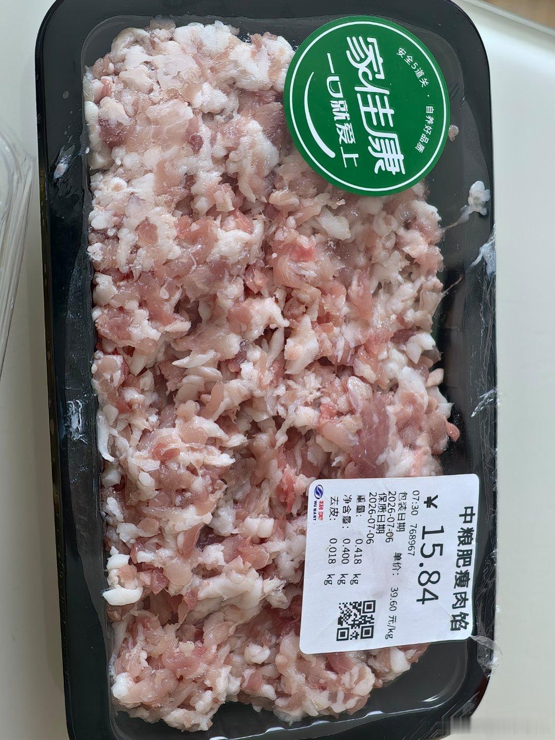给小主们买的食材。焖饭好了晚上甲同学做炒饭用的米饭。大公鸡细心地叮嘱我注意事项，