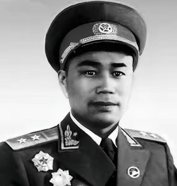 1965年，与小姨子发生情感纠葛，最终离婚的王近山，在被撤职后去到农场生活，重返