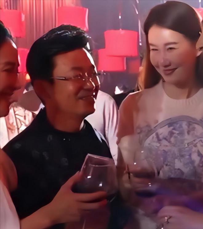 王宝强，这回真是捡到宝了！7月6日，42岁的他突然冲上热搜，不是发新片，而是带高