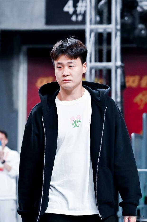 有一说一，新疆队就是有钱任性。

再次轻取广州，新疆基本上还没怎么使劲，别忘了，