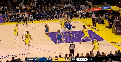 范德彪三分投进，湖人8-0高潮，反超1分！勇士vs湖人